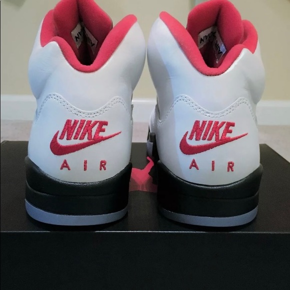 Jordan Retro 5 fire Red size 7 - Picture 3 of 3